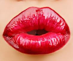 как правильно красить губы