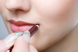 как правильно красить губы контурным карандашом